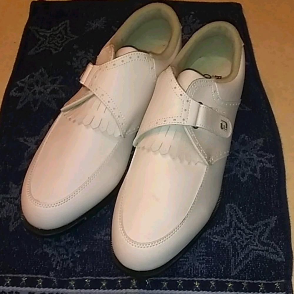 FOOTJOY GREEN JOY GOLF SHOES - BRAND NEW, NEVER WORN. LADIES SIZE 10